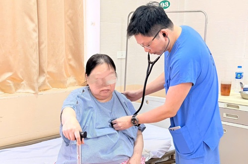 Bệnh viện đa khoa Đức Giang: Can thiệp thành công mạch máu nhỏ chi dưới giữ chi cho người bệnh đái tháo đường