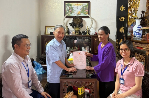 Tổ xung kích số 07: Chủ động, tận tâm, linh hoạt mang dịch vụ công đến với người cao tuổi