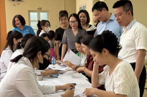 Đẩy mạnh các hoạt động chăm sóc sức khỏe về tận cơ sở, lấy người dân làm trung tâm