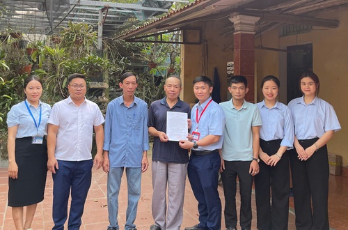 Chi nhánh số 10 hỗ trợ xử lý thủ tục hành chính cho gia đình chính sách, người có công
