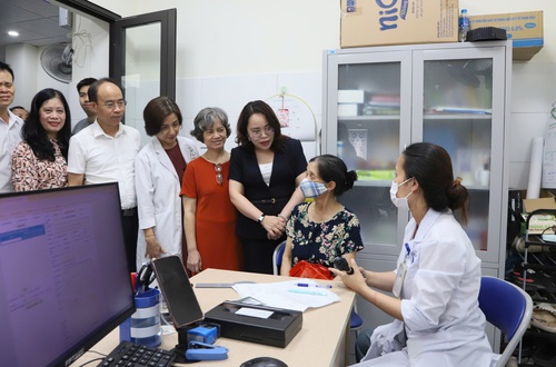 Hơn 250 người dân phường Cửa Nam được khám, chăm sóc sức khỏe miễn phí