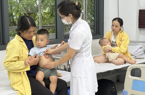 Chủ động phòng bệnh cho trẻ em trong mùa nắng nóng