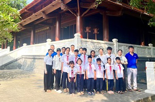 Chuỗi hoạt động chào mừng 136 năm Ngày sinh Chủ tịch Hồ Chí Minh