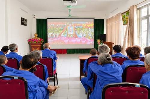 Trung tâm Công tác xã hội và Quỹ Bảo trợ trẻ em Hà Nội tổ chức nhiều hoạt động ý nghĩa kỷ niệm 136 năm Ngày sinh Chủ tịch Hồ Chí Minh