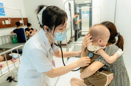 Ngành y tế Hà Nội tăng cường phòng chống chống nắng nóng, bảo đảm an toàn cho người bệnh
