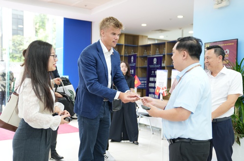 Đoàn công tác Đại sứ quán Đan Mạch ấn tượng với mô hình phục vụ hành chính công của Hà Nội