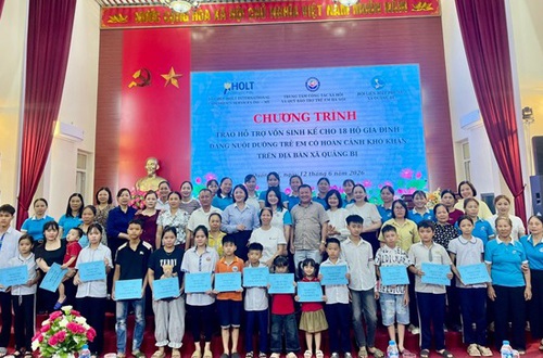 Trao 107.360.000 đồng vốn sinh kế cho 18 hộ gia đình đang nuôi dưỡng trẻ em khó khăn trên địa bàn xã Quảng Bị