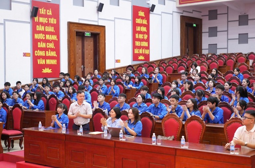 Tuổi trẻ hành chính công đồng hành cùng chuyển đổi số cộng đồng
