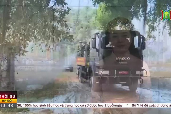 Huy động phương tiện đặc chủng của Lữ đoàn 86/Binh chủng hoá học phun khử khuẩn, phòng chống dịch bệnh trên địa bàn xã Trung Giã.