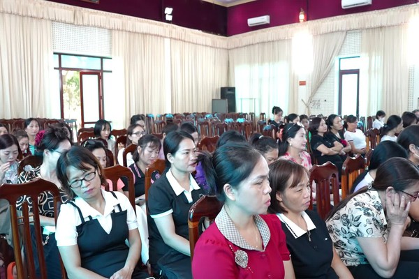Trạm Y tế xã Hạ Bằng tổ chức tập huấn nâng cao kiến thức ATTP cho các trường Tiểu học có bữa ăn bán trú