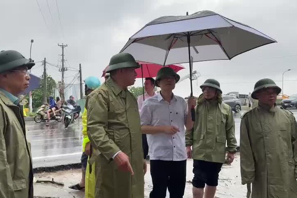 LÃNH ĐẠO THÀNH PHỐ KIỂM TRA, CHỈ ĐẠO CÔNG TÁC ỨNG PHÓ MƯA BÃO TẠI CÁC PHƯỜNG TÂY MỖ, XUÂN PHƯƠNG
