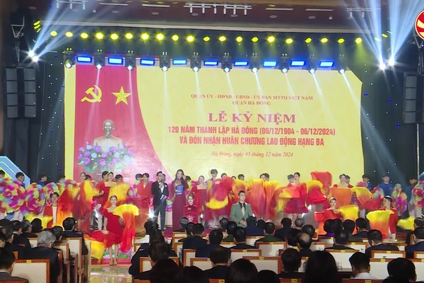 Quận Hà Đông tổ chức Lễ kỷ niệm 120 năm thành lập và đón nhận Huân chương Lao động hạng Ba