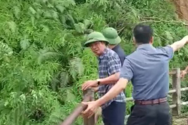 Lãnh đạo xã Đoài Phương kiểm tra công tác phòng thủ, ứng phó với bão số 3