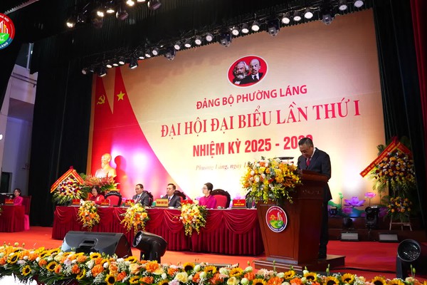 Những thước phim từ phiên làm việc chính thức của Đại hội đại biểu Đảng bộ phường Láng lần thứ I, nhiệm kỳ 2025 – 2030 vẫn còn nguyên sức nóng của bầu không khí trang nghiêm, đoàn kết và tràn đầy quyết tâm ngày hôm qua.