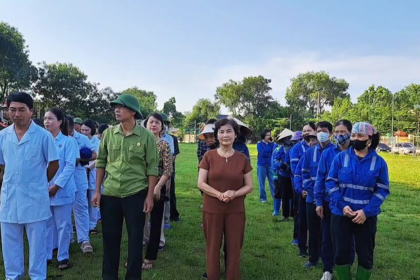 UBND xã Đoài Phương tổ chức phát động, ra quân tổng vệ sinh môi trường trên địa bàn xã.