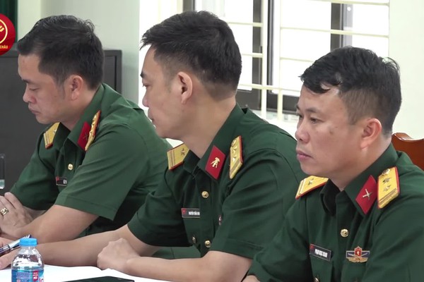 ĐOÀN CÔNG TÁC CỤM PHÒNG THỦ KHU VỰC 2 - PHÚC THỌ LÀM VIỆC TẠI XÃ MINH CHÂU