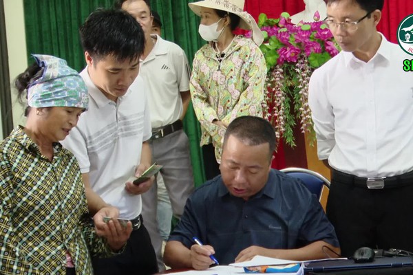 Niềm vui ngày hội trao quà tết độc lập tại xã Suối Hai