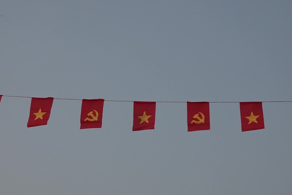 Trong những ngày này, không khí thi đua chào mừng Đại hội Đảng toàn quốc lần thứ XIV và Tết Nguyên đán Bính Ngọ 2026 đã lan tỏa trên khắp các thôn, xóm, khu dân cư... của xã đảo Minh Châu.