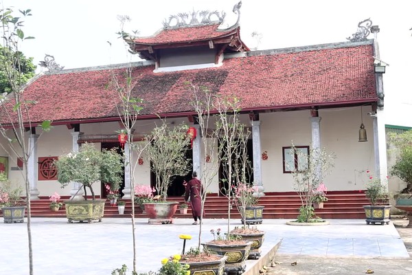 Phóng sự truyền hình Gương người tốt - việc tốt:
Ngọn lửa thiện lành từ mái chùa quê