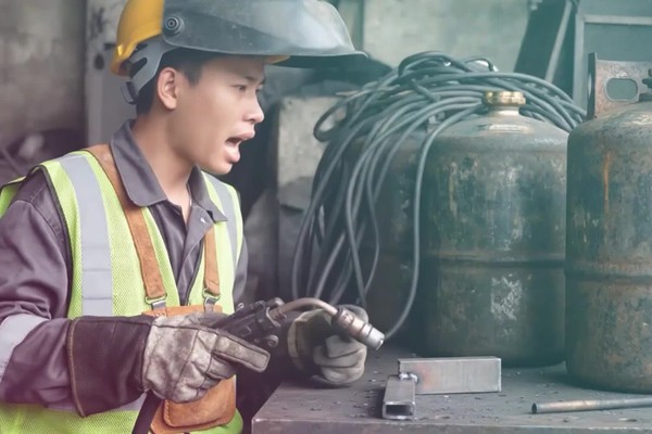 Một số tình huống tai nạn lao động trong nhà máy