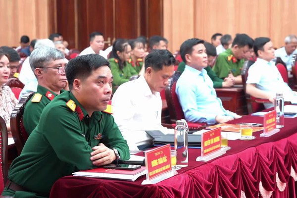 Khen thưởng 6 tập thể và 11 cá nhân có thành tích xuất sắc trong công tác tuyển chọn, gọi công dân nhập ngũ và thực hiện nghĩa vụ tham gia Công an nhân dân năm 2026
