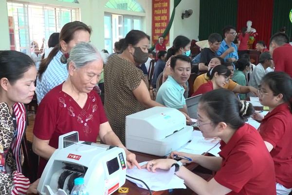 Tổ chức chi trả tiền bồi thường, hỗ trợ giải phóng mặt bằng cho các hộ gia đình, cá nhân có đất bị thu hồi để thực hiện Dự án Khu đô thị thể thao Quốc tế Hà Nội trên địa bàn thôn Kim Châu.