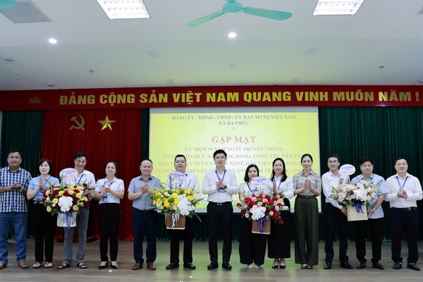 XÃ ĐA PHÚC - GẶP MẶT KỶ NIỆM NGÀY TRUYỀN THỐNG CÁC NGÀNH, CÔNG TÁC ĐẢNG VÀ NGÀY THÀNH LẬP HỘI NÔNG DÂN VIỆT NAM