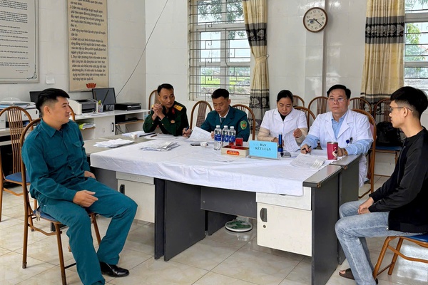 Những hình ảnh sơ khám nghĩa vụ quân sự xã Thượng Phúc
