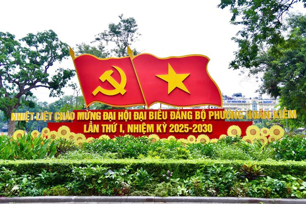Đường phố tưng bừng cờ hoa chào mừng Đại hội Đại biểu phường Hoàn Kiếm lần thứ I, nhiệm kỳ 2025 - 203