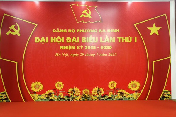 CHÙM ẢNH: PHƯỜNG BA ĐÌNH RỰC RỠ CỜ HOA CHÀO MỪNG ĐẠI HỘI ĐẠI BIỂU ĐẢNG BỘ PHƯỜNG LẦN THỨ I, NHIỆM KỲ 2025–2030