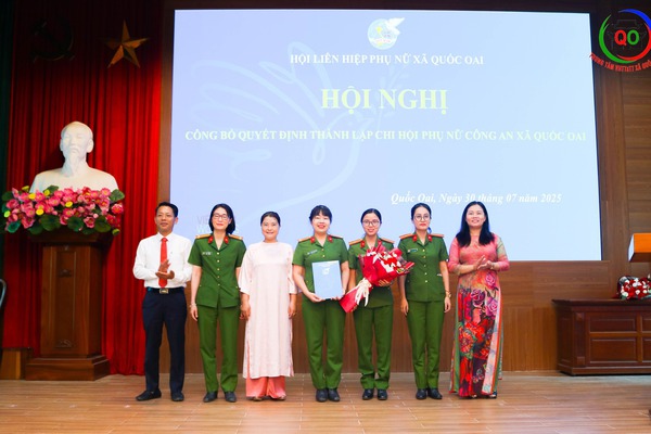 QUỐC OAI RA MẮT 10 CHI HỘI PHỤ NỮ TRONG LỰC LƯỢNG VŨ TRANG VÀ NGÀNH GIÁO DỤC MẦM NON
