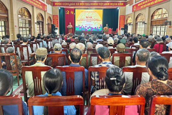 Đồng chí Nguyễn Hoàng Trường – Bí thư Đảng uỷ, Chủ tịch HĐND xã Hoài Đức dự Hội nghị gặp mặt tri ân, tặng quà đối với người có công và thân nhân người có công trên địa bàn xã Đức Thượng (cũ)