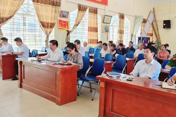 CÁC ĐỒNG CHÍ THƯỜNG TRỰC ĐẢNG ỦY XÃ QUỐC OAI DỰ SINH HOẠT CHI BỘ CÁC THÔN