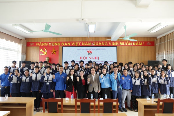 Xã Yên Xuân tuyên truyền pháp luật bầu cử cho cử tri tròn 18 tuổi