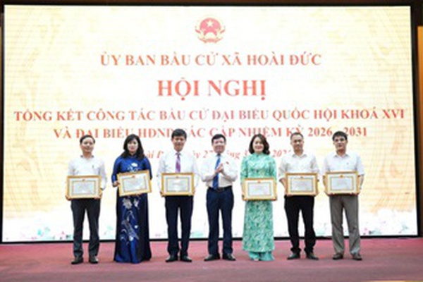 Hoài Đức: khen thưởng 33 tập thể, 199 cá nhân tiêu biểu trong công tác bầu cử