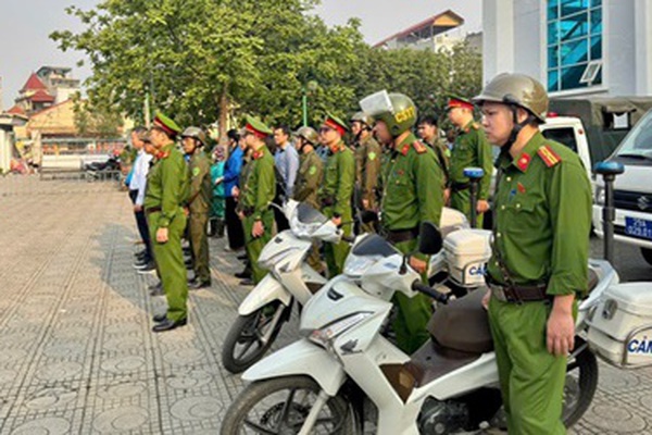 Hoài Đức quyết tâm xử lý vi phạm về trật tự an toàn giao thông, trật tự đô thị, trật tự công cộng và vệ sinh môi trường trên địa bàn.