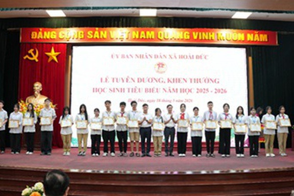 Hoài Đức trang trọng lễ tuyên dương, khen thưởng học sinh tiêu biểu năm học 2025 - 2026