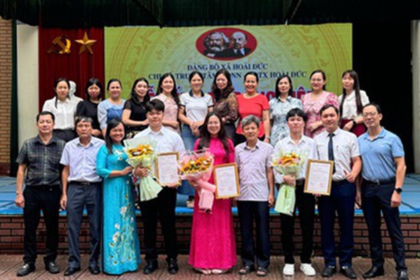 Hoài Đức kết nạp Đảng viên mới: Dấu ấn từ những hạt giống đỏ tại Trung tâm Giáo dục nghề nghiệp - Giáo dục thường xuyên Hoài Đức