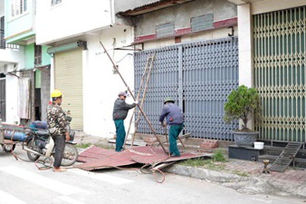 Hoài Đức ra quân giải tỏa vi phạm hành lang giao thông trên Quốc lộ 32, Tỉnh lộ 422 và khu đất dịch vụ Ba Gò