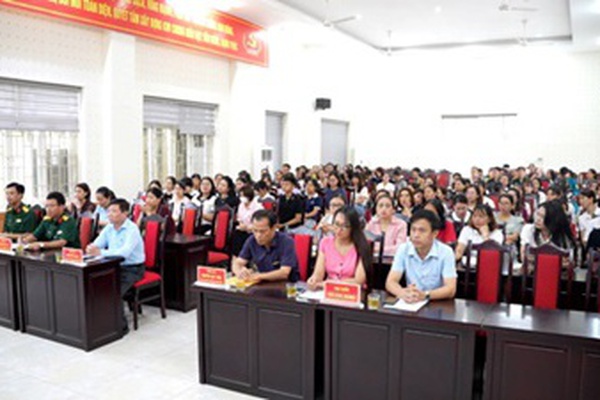 Hoài Đức khai mạc lớp bồi dưỡng kiến thức quốc phòng và an ninh cho 180 cán bộ, đảng viên đối tượng 4 năm 2026