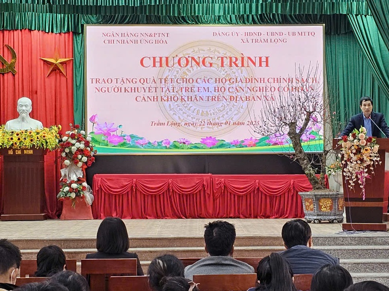 CHƯƠNG TRÌNH TẶNG QUÀ CHO HỘ GIA ĐÌNH CHÍNH SÁCH, NGƯỜI KHUYẾT TẬT, TRẺ EM, HỘ CÓ HOÀN CẢNH KHÓ KHĂN TRÊN ĐỊA BÀN XÃ TRẦM LỘNG
