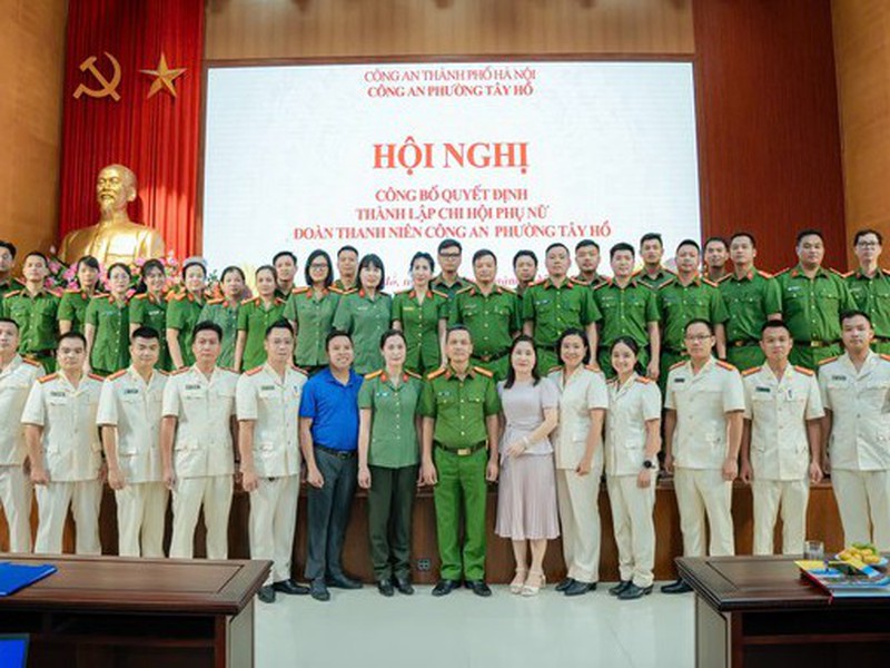 Công bố quyết định thành lập Đoàn thanh niên, Chi hội phụ nữ Công an phường Tây Hồ