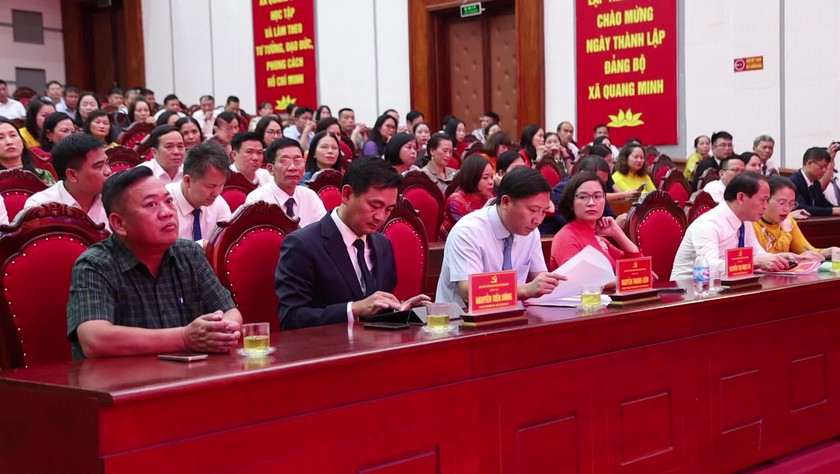 Xã Quang Minh công bố và trao quyết định bổ nhiệm cán bộ các phòng, ban, đơn vị sự nghiệp, các trường học