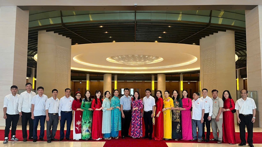Thị trấn Quốc Oai tổ chức cho cán bộ, công chức tham quan di tích Hoàng thành Thăng Long, Nhà Quốc hội nhân dịp kỷ niệm 50 năm ngày Giải phóng Miền Nam 30/4