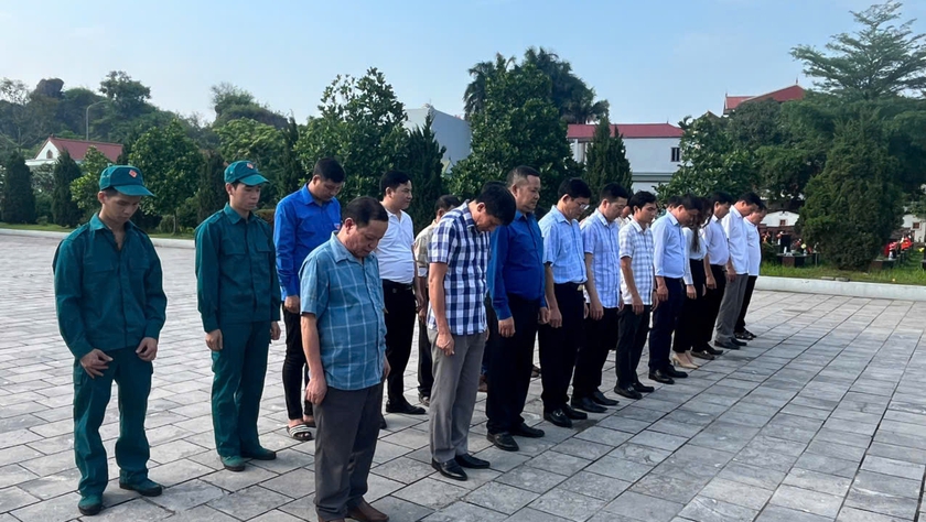 Thị trấn Quốc Oai: Dâng hương, viếng Nghĩa trang liệt sỹ nhân kỷ niệm 50 năm ngày Giải phóng miền Nam thống nhất đất nước (30/4/1975-30/4/2025)