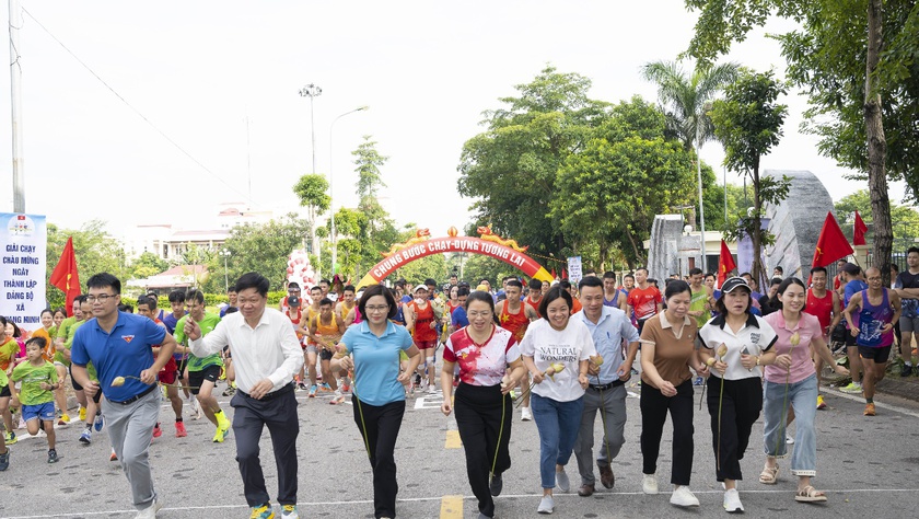 Gần 1000 vận động viên tham dự Giải chạy chào mừng Ngày thành lập xã Quang Minh, thành phố Hà Nội