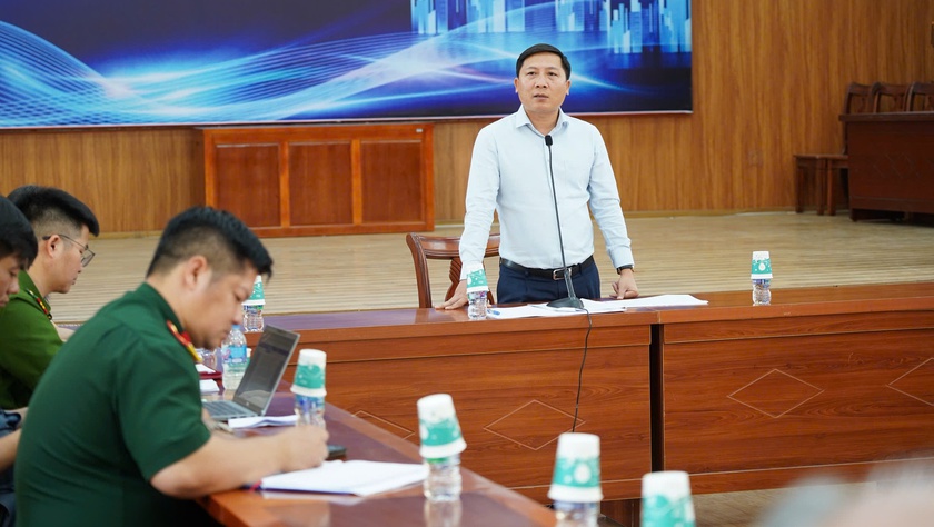 Đồng chí Bí thư Đảng ủy – Chủ tịch HĐND xã Nguyễn Thanh Liêm làm việc với các thôn Chi Đông về công tác sắp xếp các thôn