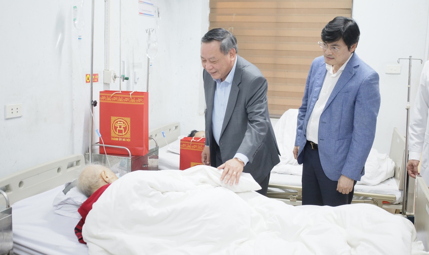 Phó Bí thư Thường trực Thành ủy Hà Nội thăm, chúc Tết Bệnh viện Ung Bướu Hà Nội