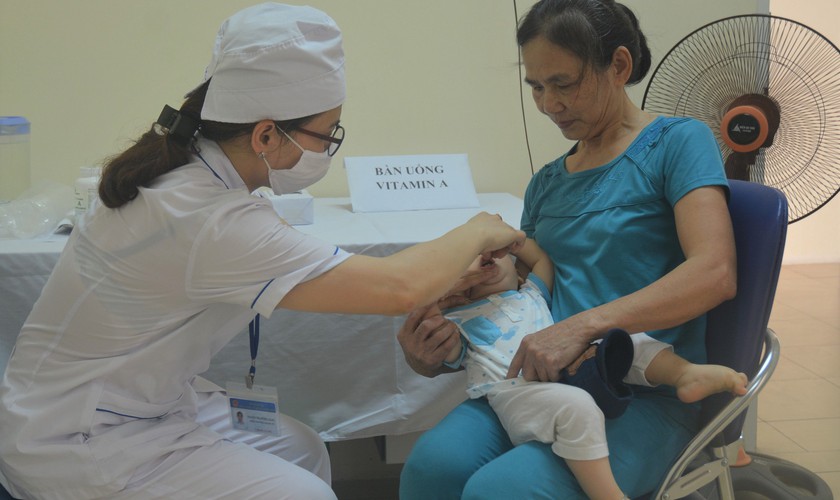 Hãy cho trẻ trong độ tuổi đi uống Vitamin A liều cao và thực hiện chăm sóc dinh dưỡng đúng cách để góp phần nâng cao tầm vóc, trí tuệ và sức khỏe cho trẻ