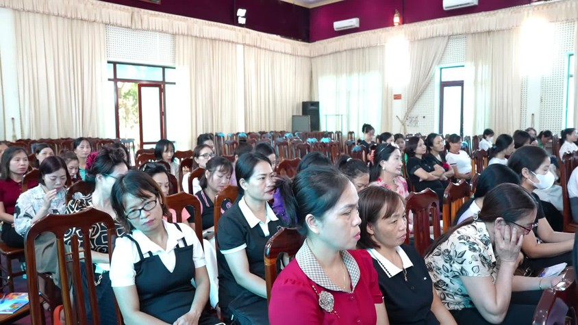 Trạm Y tế xã Hạ Bằng tổ chức tập huấn nâng cao kiến thức ATTP cho các trường Tiểu học có bữa ăn bán trú